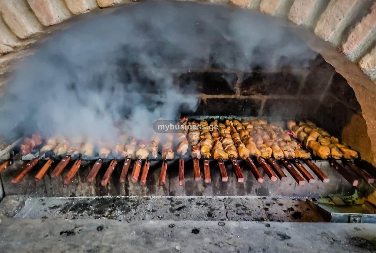 იყიდება რესტორნის ბიზნესი გორში (4/10)