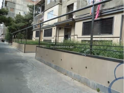 იყიდება კომერციული ფართი თბილისში (4/11)