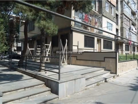 იყიდება კომერციული ფართი თბილისში (10/11)