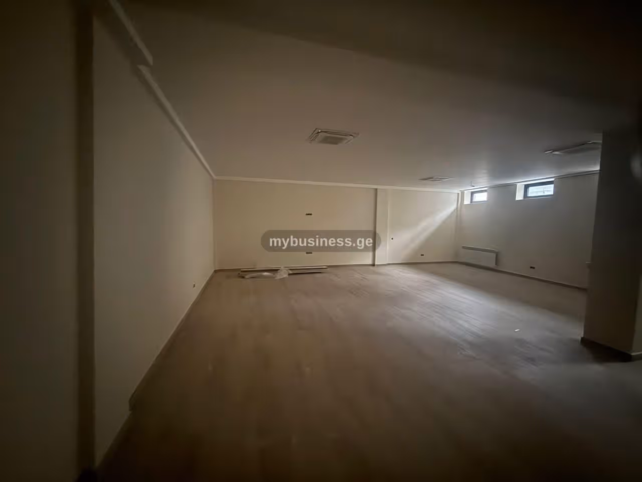 იყიდება კომერციული ფართი თბილისში (10/15)